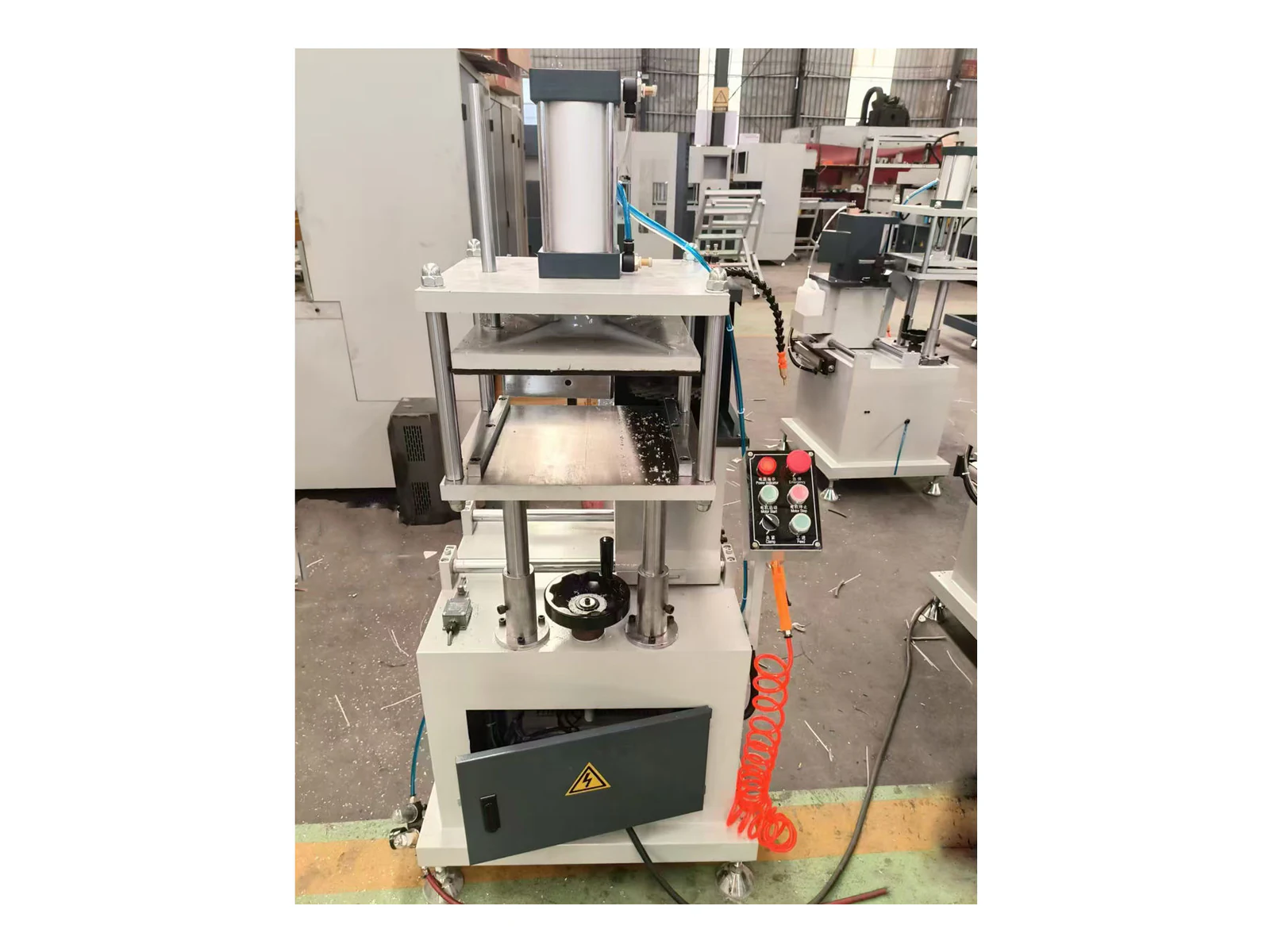 Automatic Aluminium End Milling Machine LXD-200P - view 2
