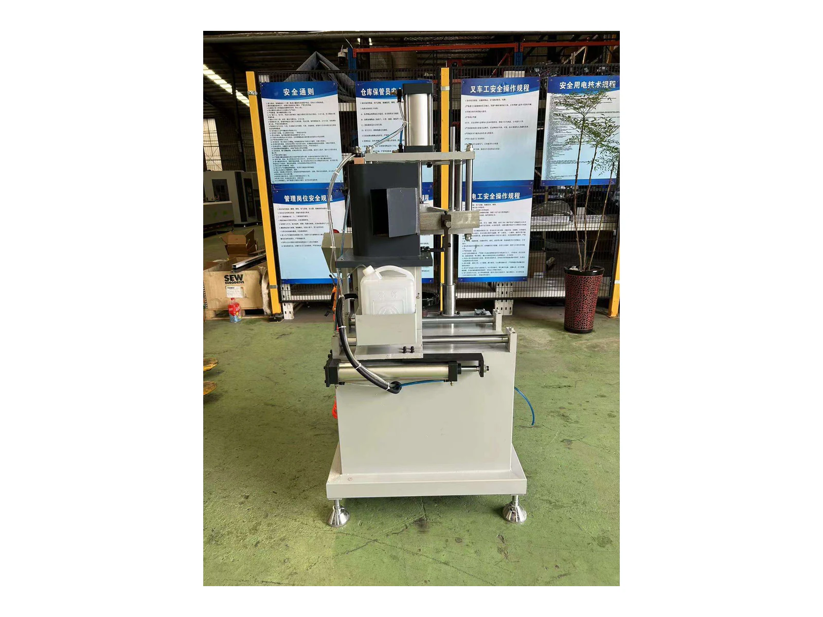 Automatic Aluminium End Milling Machine LXD-200P - view 6