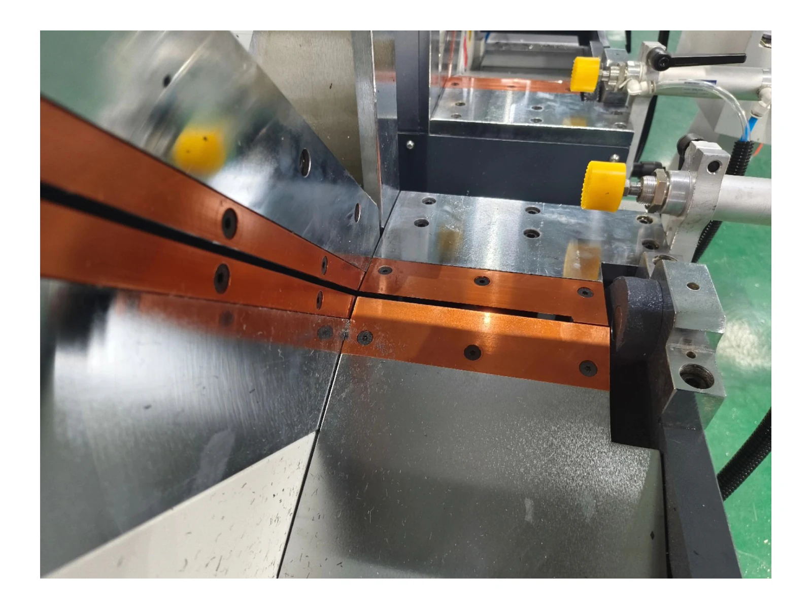 Double-Head Arbitrary-Angle CNC Precision Cutting Saw LJZ2-CNC-550x3500 - view 4