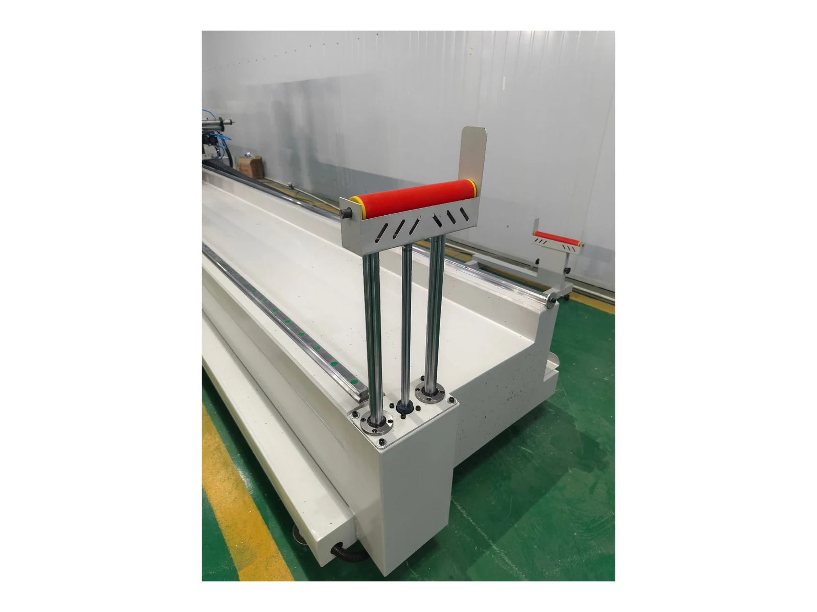 Double-Head Arbitrary-Angle CNC Precision Cutting Saw LJZ2-CNC-550x3500 - view 3