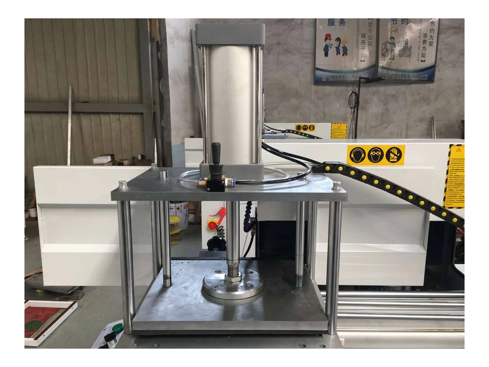 High-Efficiency Aluminium End Milling Machine LXD-250A - view 3