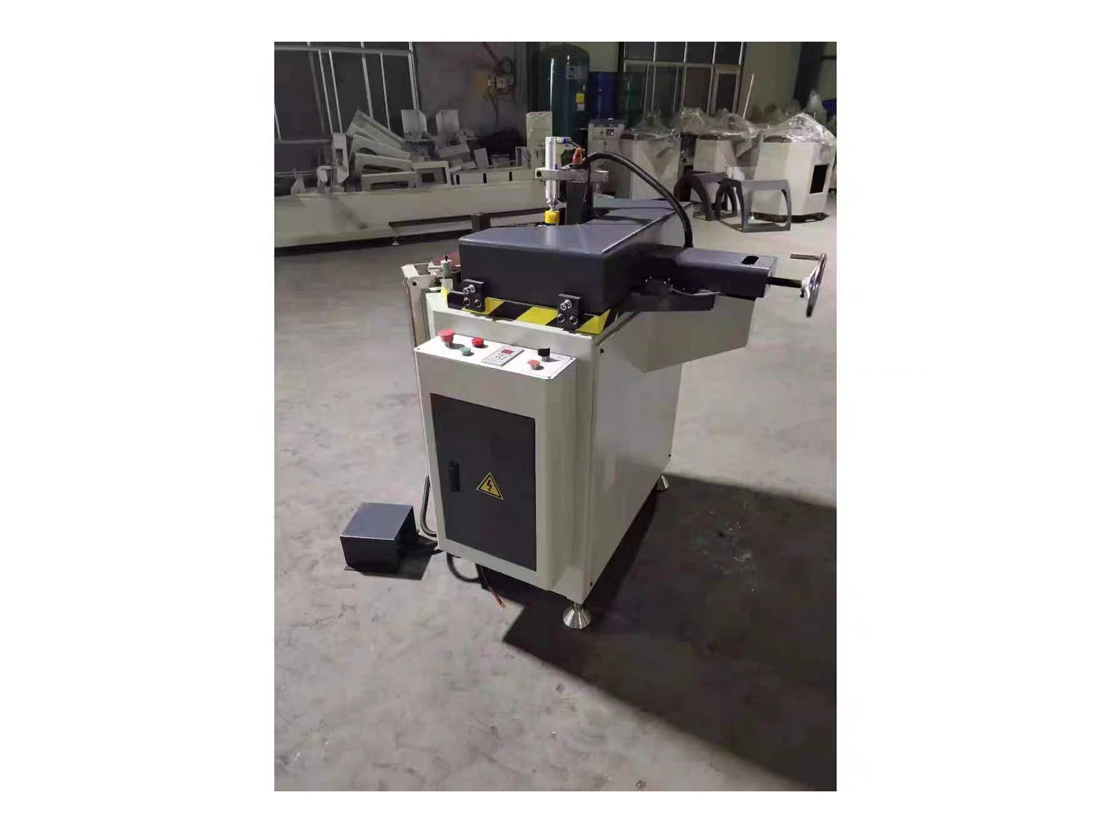 Lift-Position Aluminium Corner Crimping Machine LJJ-140 - view 2