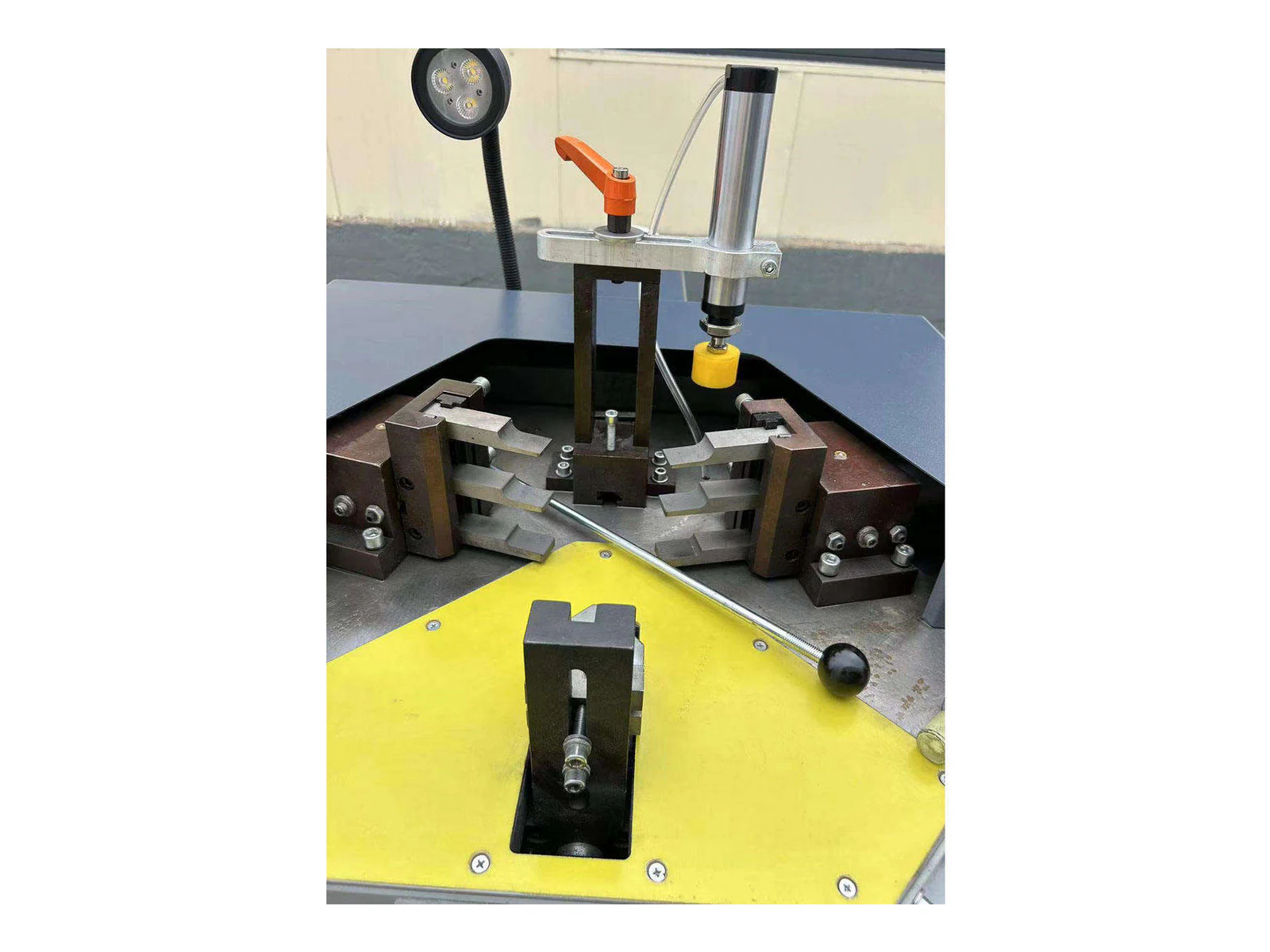 Synchronous Aluminium Corner Crimping Machine LJJ-120 - view 4