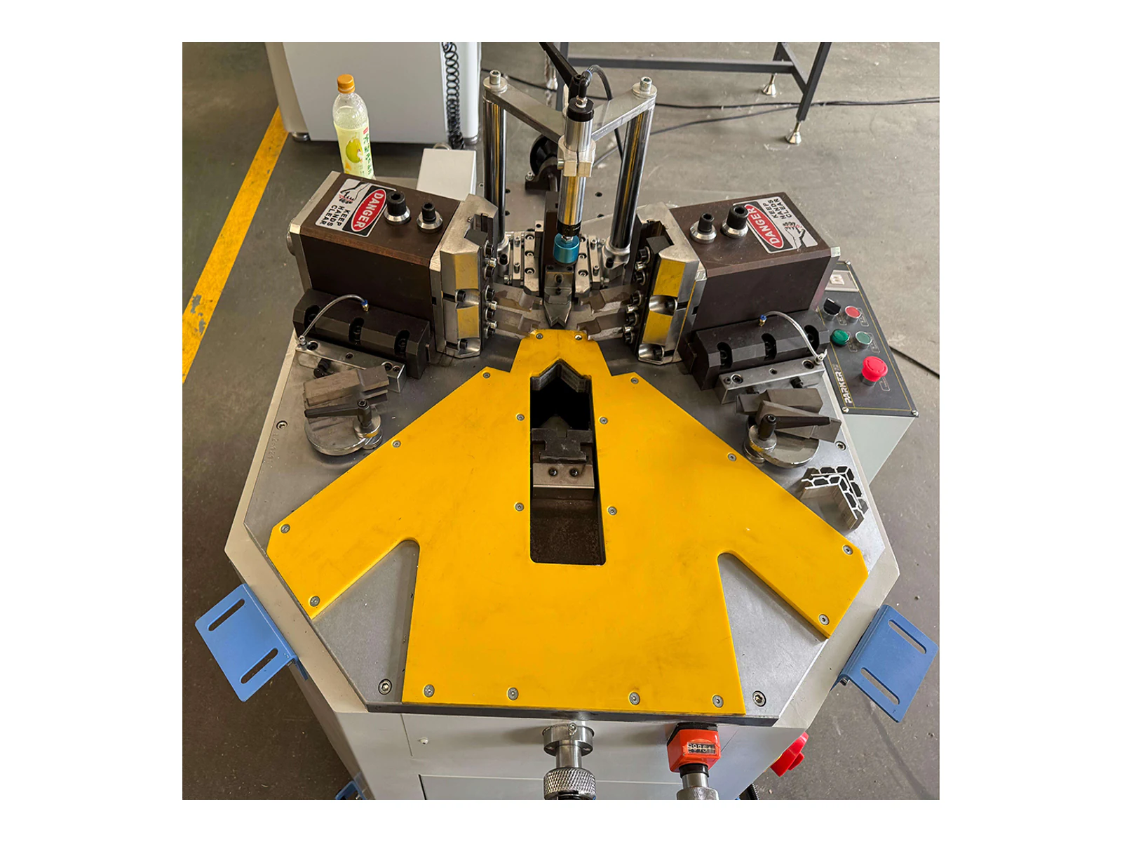 Synchronous Aluminium Corner Crimping Machine LJJ-120 - view 3